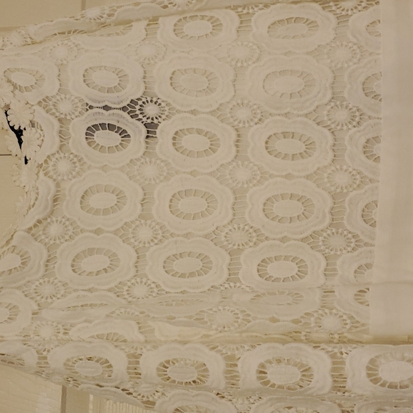 A VERY BEAUTIFUL LACE/PLEATED DRESS - Picture 3 of 6